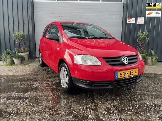 Rood Gebruikt 2009 VW Fox Trendline Hatchback | € 1.850 (Iets duurder) - Afbeelding 1/4