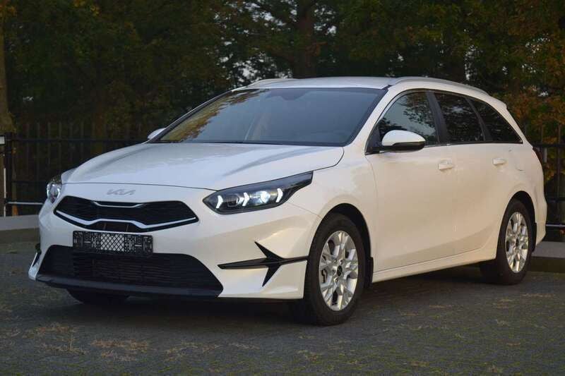 Wit, metallic lak Gebruikt 2024 Kia Ceed Sportswagon Stationwagen | € 26.750 (Super prijs) - Afbeelding 1/4