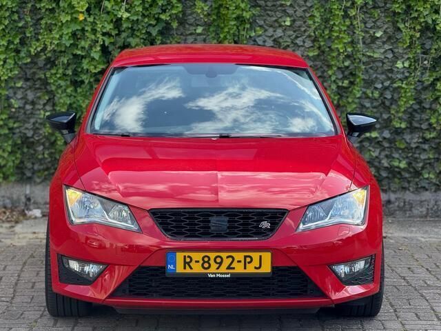 Occasion Seat Leon FR 150 PK (110 kW) 2015 Rood Hatchback