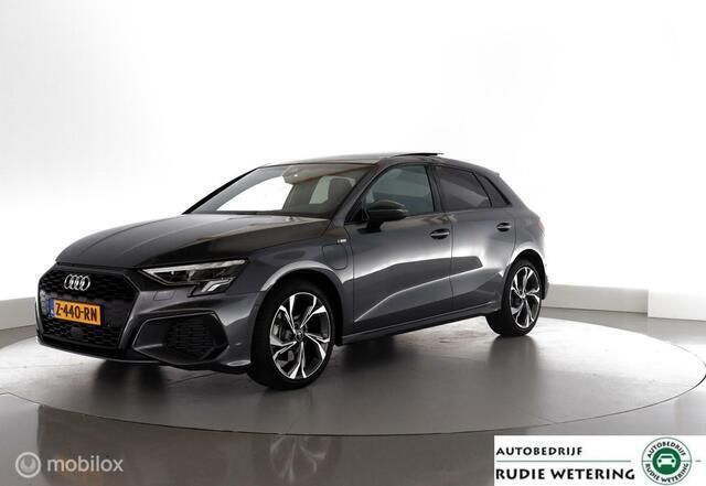 Grijs Occasion 2024 Audi A3 Sportback Advanced Hatchback | € 41.950 - Afbeelding 1/4