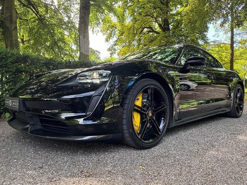 Zwart Gebruikt 2020 Porsche Taycan Turbo S Sedan | € 84.950 - Afbeelding 1/3