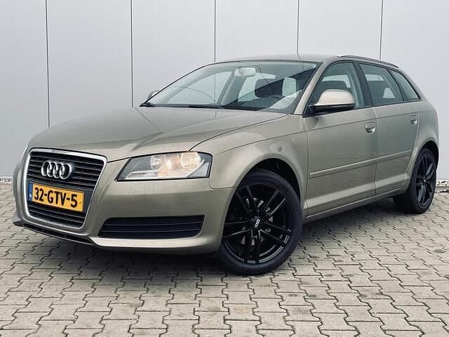Beige (metallic) Gebruikt 2008 Audi A3 Sportback Attraction Hatchback | € 4.499 (Eerlijke prijs) - Afbeelding 1/4