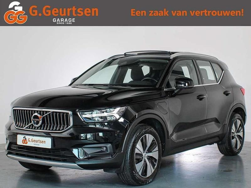 Zwart Gebruikt 2021 Volvo XC40 Inscription SUV | € 30.900 (Goede deal) - Afbeelding 1/4