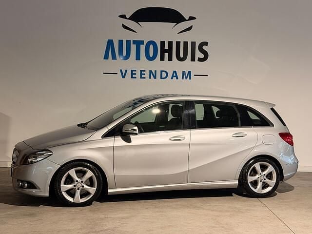 Grijs (metallic) Gebruikt 2013 Mercedes B200 Ambition MPV | € 6.995 (Goede deal) - Afbeelding 1/4