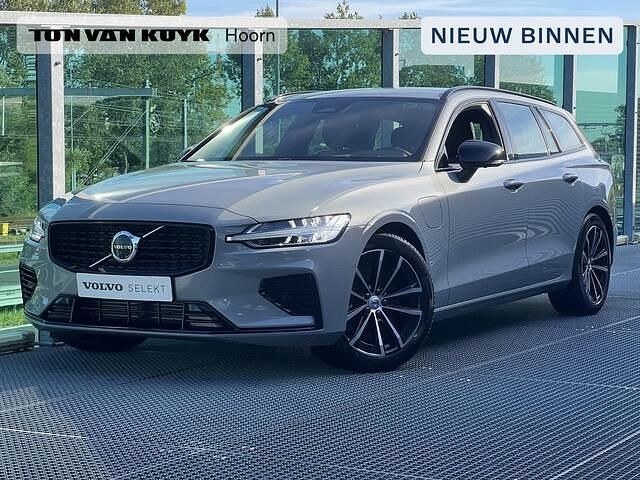 Grijs Occasion 2022 Volvo V60 Plus Stationwagen | € 47.950 (Duur) - Afbeelding 1/4