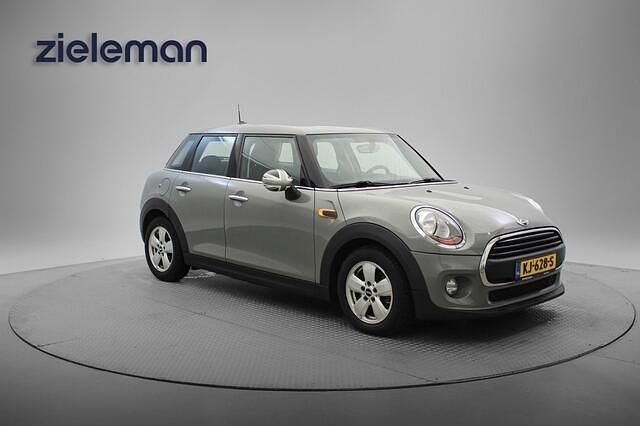 Grijs Gebruikt 2016 Mini Cooper Business Hatchback | € 7.845 (Goede deal) - Afbeelding 1/4