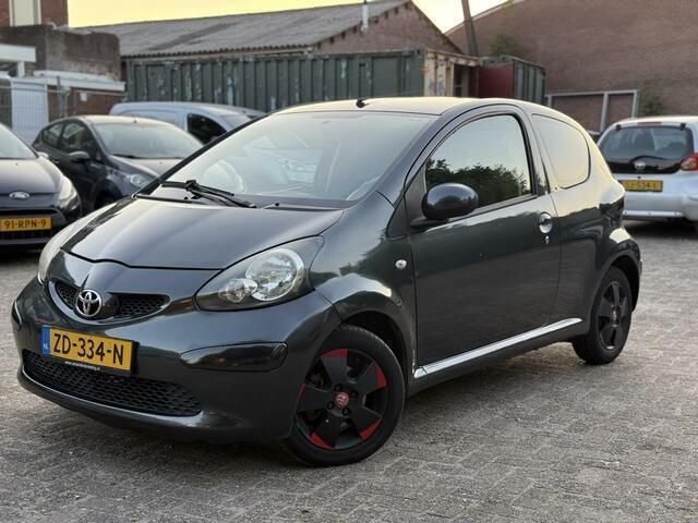 Grijs Gebruikt 2009 Toyota Aygo Hatchback | € 2.245 (Goede deal) - Afbeelding 1/4