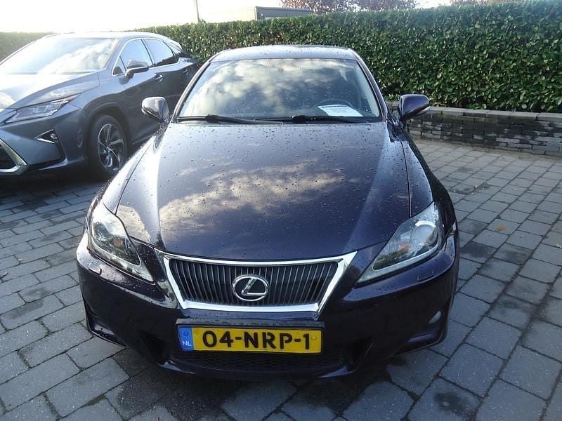 Paars Gebruikt 2010 Lexus IS250 Sedan | € 7.900 (Eerlijke prijs) - Afbeelding 1/4