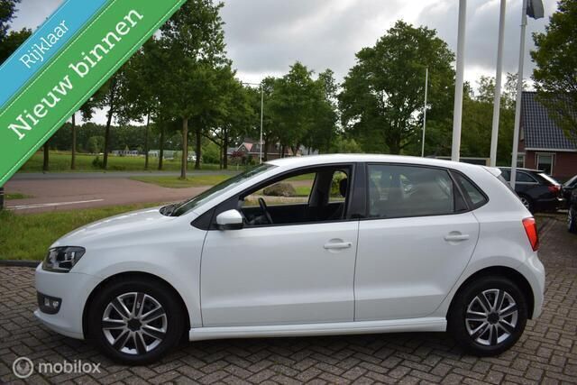 Wit Gebruikt 2016 VW Polo Hatchback | € 5.999 (Goede deal) - Afbeelding 1/4