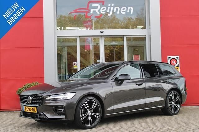 Grijs Gebruikt 2022 Volvo V60 Plus Stationwagen | € 37.945 (Eerlijke prijs) - Afbeelding 1/4