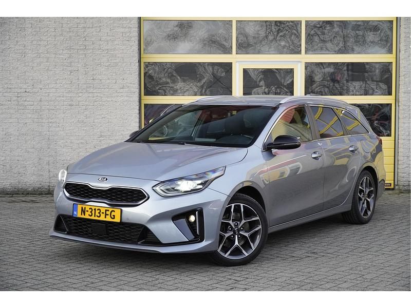 Grijs Occasion 2021 Kia Ceed GT-Line Hatchback | € 12.950 (Goede deal) - Afbeelding 1/4