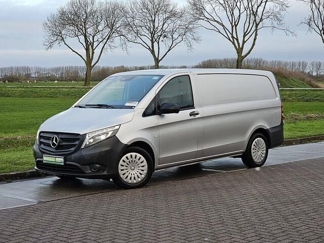 Zilver Gebruikt 2020 Mercedes Vito MPV | € 18.850 (Goede deal) - Afbeelding 1/4