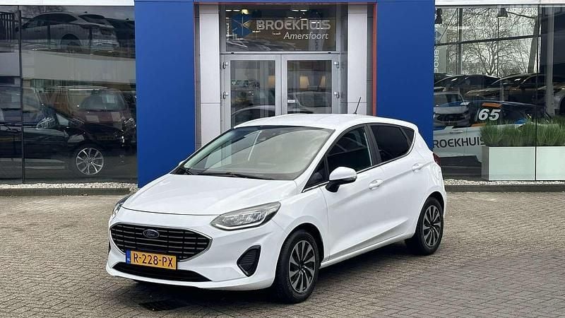 Wit Gebruikt 2022 Ford Fiesta Premium Hatchback | € 14.400 (Goede deal) - Afbeelding 1/4