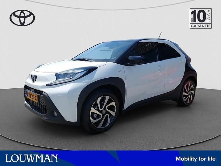 Wit Nieuw 2025 Toyota Aygo X Pulse SUV | € 22.995 - Afbeelding 1/1