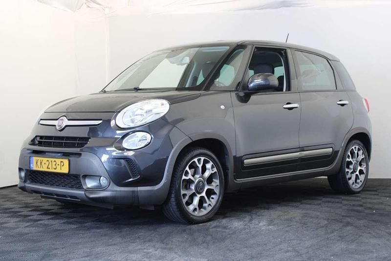 Grijs, metallic lak Gebruikt 2016 Fiat 500L Trekking MPV | € 7.950 (Eerlijke prijs) - Afbeelding 1/4