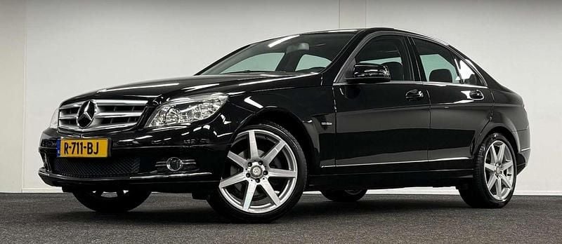 Zwart Gebruikt 2009 Mercedes C180 Sedan | € 9.995 (Eerlijke prijs) - Afbeelding 1/3
