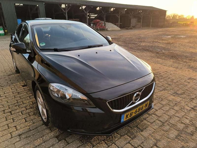 Occasion Volvo V40 120 PK (88 kW) 2016 Zwart MPV