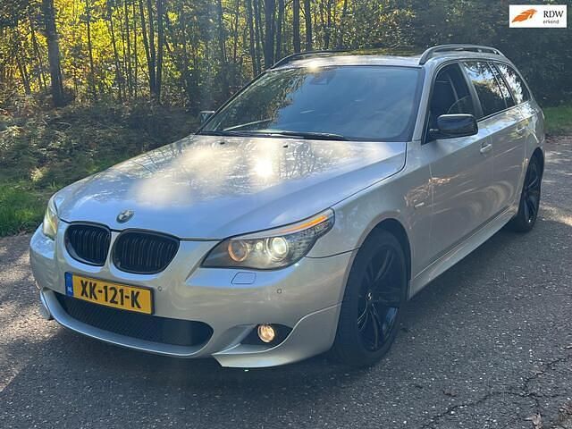 Grijs Gebruikt 2009 BMW 525 M Sport Stationwagen | € 6.750 (Eerlijke prijs) - Afbeelding 1/4