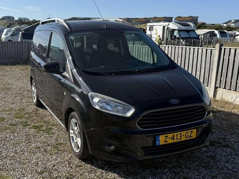 Zwart Gebruikt 2014 Ford Tourneo Courier Titanium MPV | € 7.495 (Eerlijke prijs) - Afbeelding 1/4