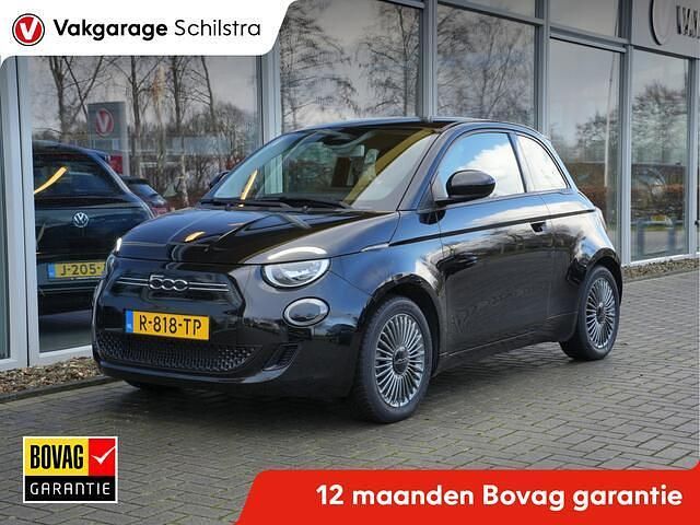 Zwart (metallic) Occasion 2022 Fiat 500e Icon Hatchback | € 14.950 (Eerlijke prijs) - Afbeelding 1/4