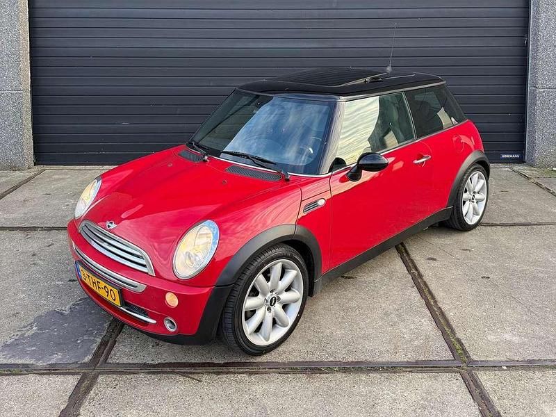 Rood Gebruikt 2006 Mini Cooper Hatchback | € 3.750 (Goede deal) - Afbeelding 1/4
