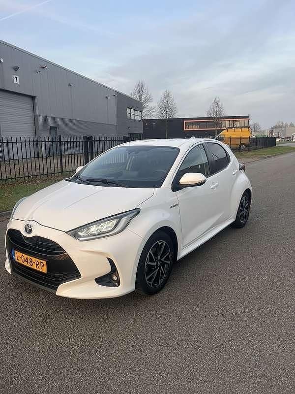 Wit Occasion 2021 Toyota Yaris Hatchback | € 16.000 (Super prijs) - Afbeelding 1/4
