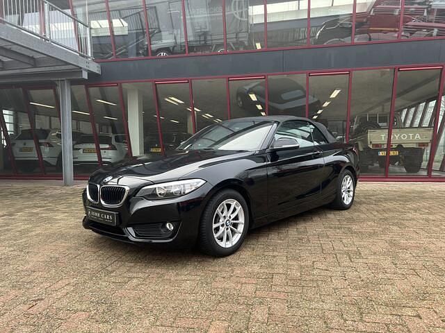 Zwart Gebruikt 2015 BMW 220 Cabriolet | € 19.950 (Eerlijke prijs) - Afbeelding 1/4