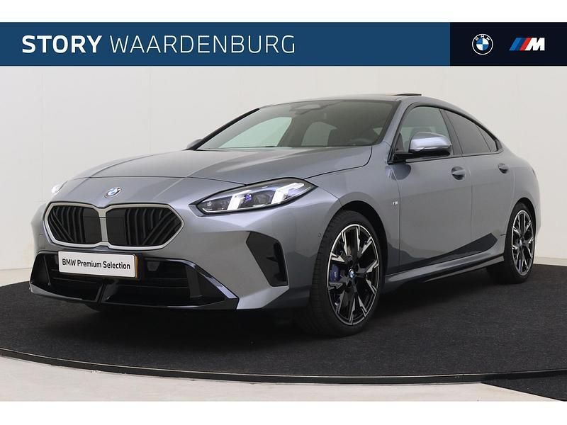 Grijs, metallic lak Gebruikt 2025 BMW 220 Executive Coupé | € 59.495 - Afbeelding 1/4