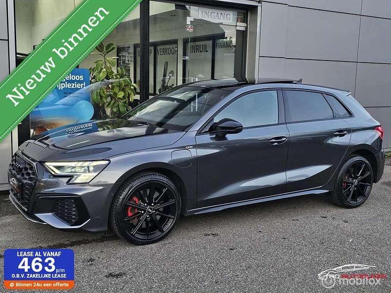 Grijs, metallic lak Gebruikt 2022 Audi A3 Sportback e-tron Competition Sedan | € 34.995 (Goede deal) - Afbeelding 1/4