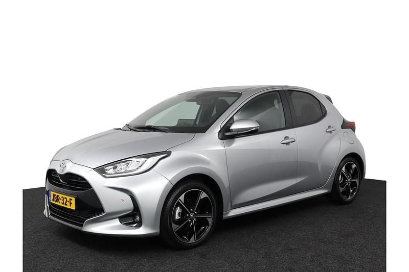 Occasion Toyota Yaris Hybrid Executive 131 PK (96 kW) 2025 Grijs Hatchback