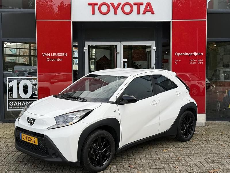Wit Gebruikt 2024 Toyota Aygo X X-play SUV | € 17.400 - Afbeelding 1/4