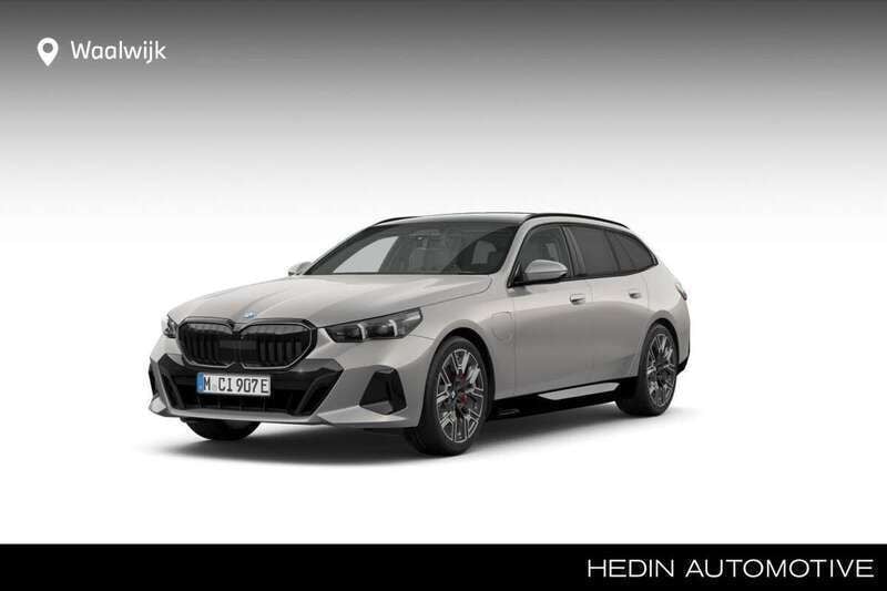 Zilver, metallic lak Nieuw 2024 BMW 550 Comfort Edition Stationwagen | € 109.072 - Afbeelding 1/4