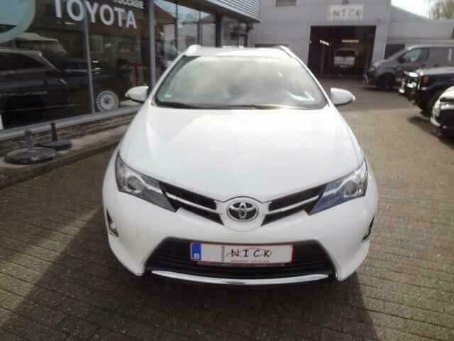 Wit Gebruikt 2015 Toyota Auris Comfort Stationwagen | € 8.300 - Afbeelding 1/4