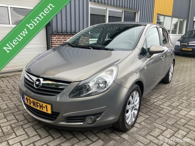 Bruin Gebruikt 2010 Opel Corsa Hatchback | € 3.149 (Eerlijke prijs) - Afbeelding 1/4