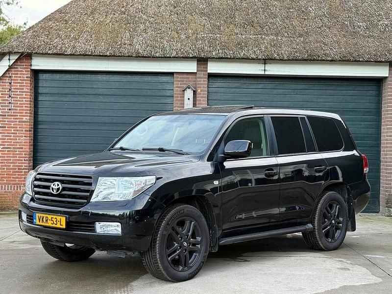 Zwart (metallic) Gebruikt 2012 Toyota Land Cruiser V8 Executive SUV | € 37.250 - Afbeelding 1/4