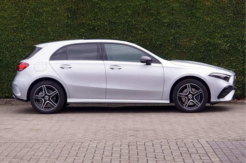 Occasion Mercedes A250 AMG line 218 PK (160 kW) 2024 Zilver Hatchback