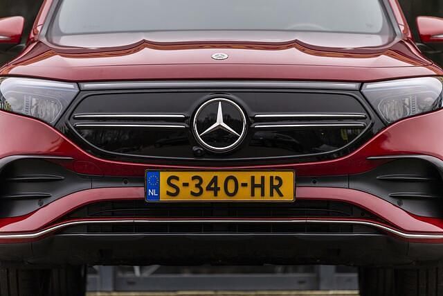 Occasion Mercedes EQB300 AMG line 167 kW (228 PK) 2022 Rood SUV