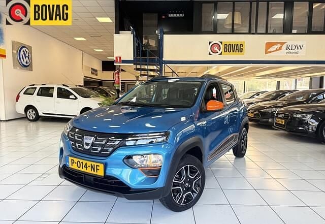 Blauw (metallic) Gebruikt 2022 Dacia Spring Comfort Hatchback | € 9.450 (Goede deal) - Afbeelding 1/4