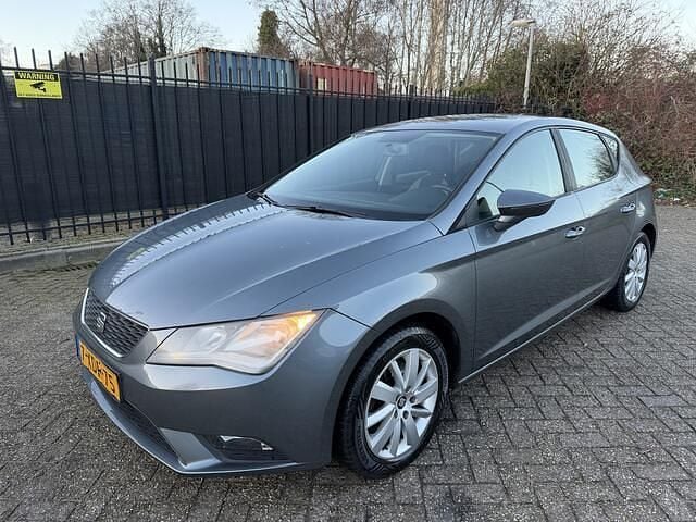 Grijs (metallic) Gebruikt 2014 Seat Leon Hatchback | € 3.950 (Eerlijke prijs) - Afbeelding 1/4