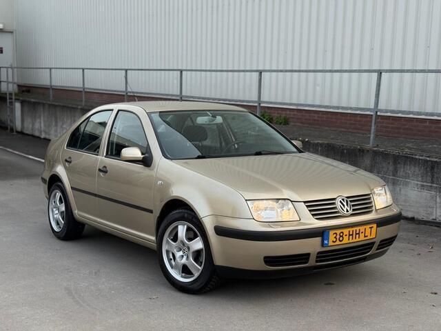 Beige Gebruikt 2001 VW Bora Sedan | € 2.445 (Iets duurder) - Afbeelding 1/4