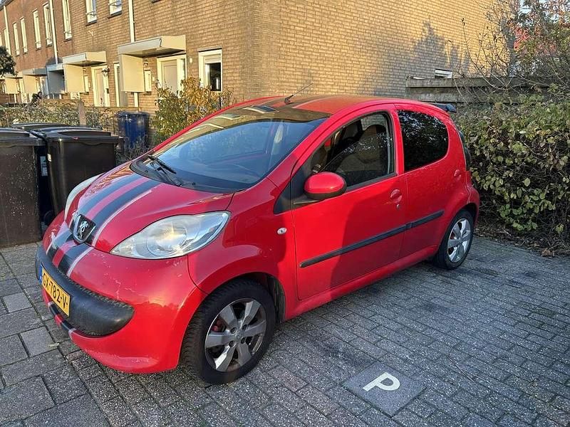 Rood Gebruikt 2007 Peugeot 107 Hatchback | € 1.750 (Goede deal) - Afbeelding 1/4