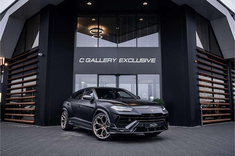 Zwart (mat) Occasion 2023 Lamborghini Urus SUV | € 345.995 (Goede deal) - Afbeelding 1/4