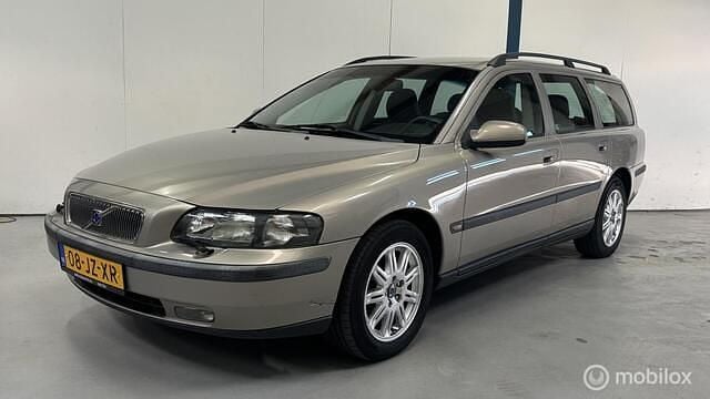 Beige Gebruikt 2002 Volvo V70 Comfort Stationwagen | € 3.445 (Eerlijke prijs) - Afbeelding 1/4