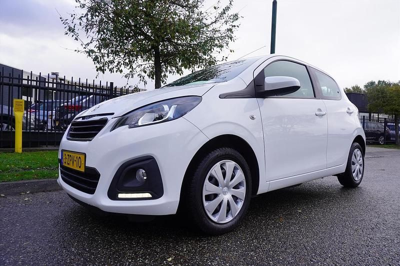 Wit Gebruikt 2015 Peugeot 108 Active Hatchback | € 6.445 (Eerlijke prijs) - Afbeelding 1/4