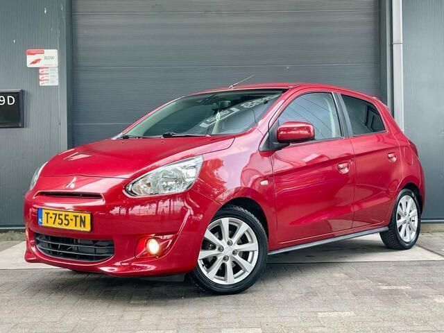 Rood Gebruikt 2013 Mitsubishi Space Star Invite Hatchback | € 7.994 (Eerlijke prijs) - Afbeelding 1/4