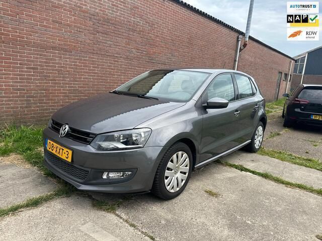 Grijs Gebruikt 2012 VW Polo Highline Hatchback | € 8.999 (Eerlijke prijs) - Afbeelding 1/4