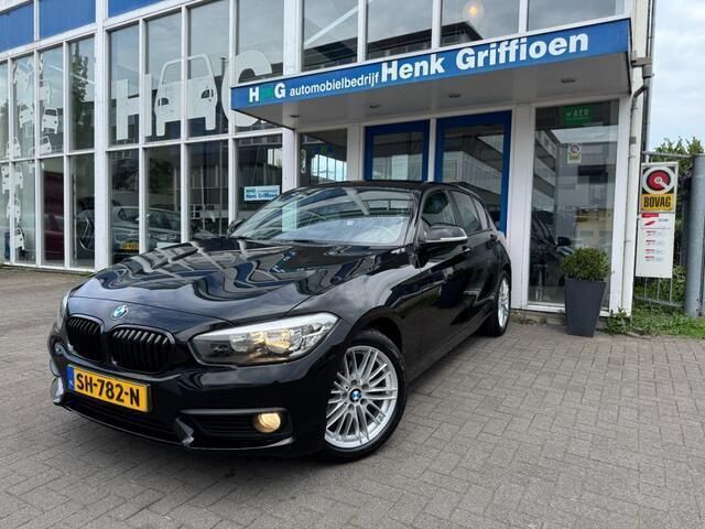 Zwart Occasion 2018 BMW 118 Hatchback | € 17.450 (Goede deal) - Afbeelding 1/4