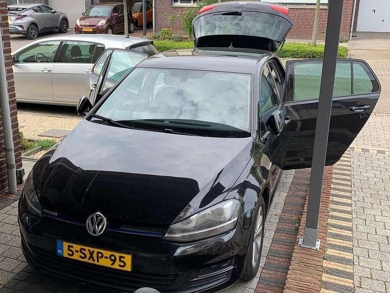 Zwart Gebruikt 2014 VW Golf VII Highline Hatchback | € 7.000 (Eerlijke prijs) - Afbeelding 1/4