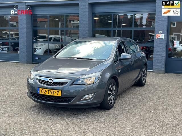 Grijs Gebruikt 2012 Opel Astra Edition Hatchback | € 3.999 (Goede deal) - Afbeelding 1/4
