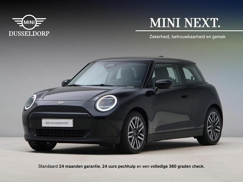 Zwart, metallic lak Gebruikt 2024 Mini Cooper Classic Hatchback | € 26.250 (Eerlijke prijs) - Afbeelding 1/4